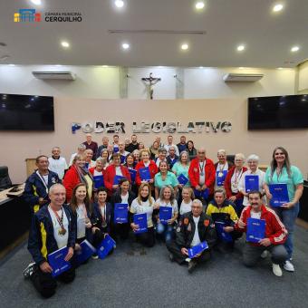Câmara realiza 19ª Sessão Ordinária com entregas de Moções de Aplausos Câmara realiza 19ª Sessão Ordinária com entregas de Moções de Aplausos